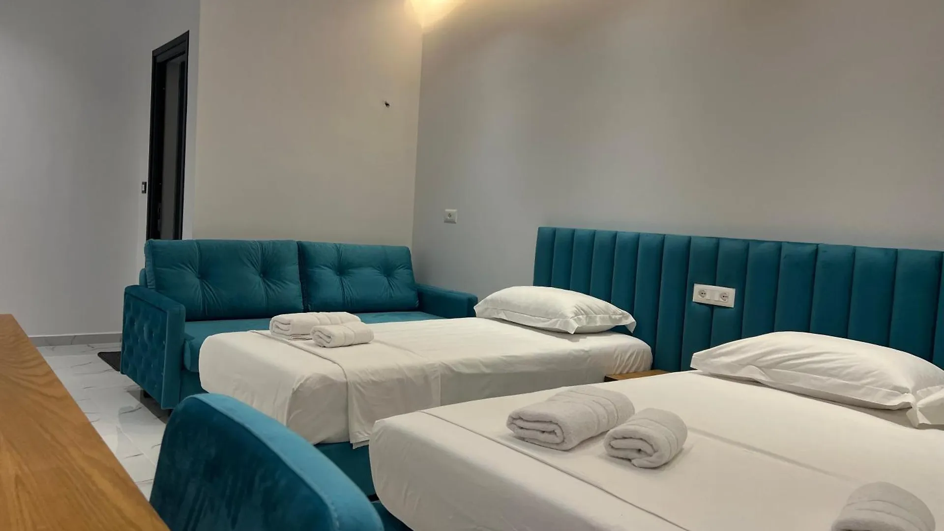Villa Center & Pool Εξαμίλιο